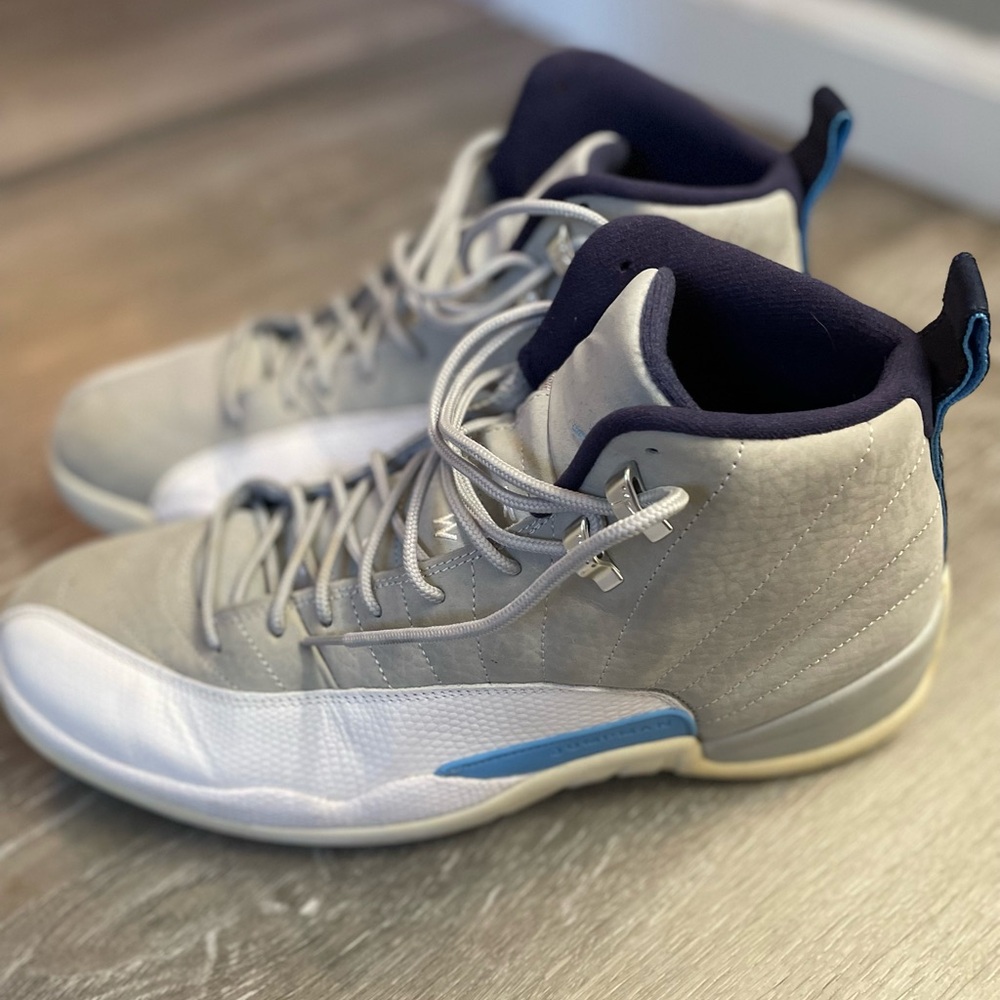 Jordan 12 university blue